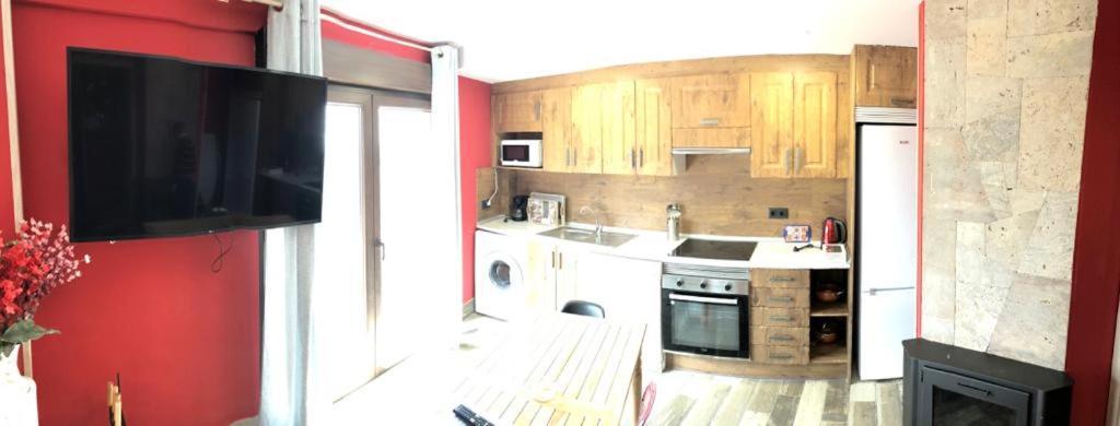 Apartamentos Deluxe Con Jacuzzi O Chimenea Love For Two Кольядо-Медиано Экстерьер фото